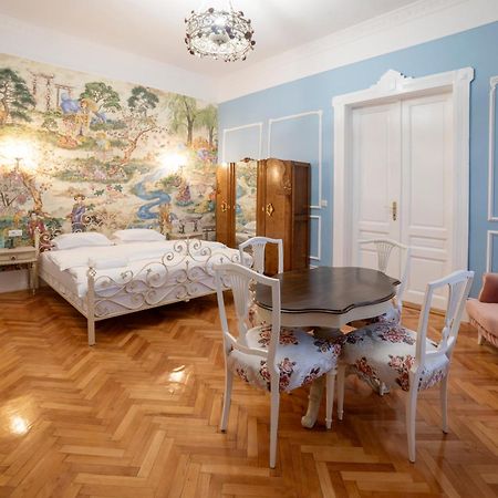 Aesthetic Pleasure - Central Downtown Apartments Орадеа Екстериор снимка