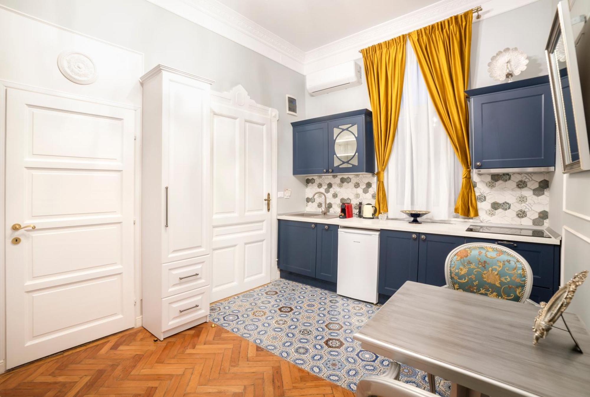 Aesthetic Pleasure - Central Downtown Apartments Орадеа Екстериор снимка