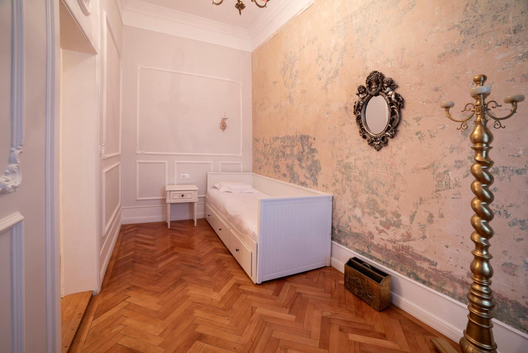 Aesthetic Pleasure - Central Downtown Apartments Орадеа Екстериор снимка